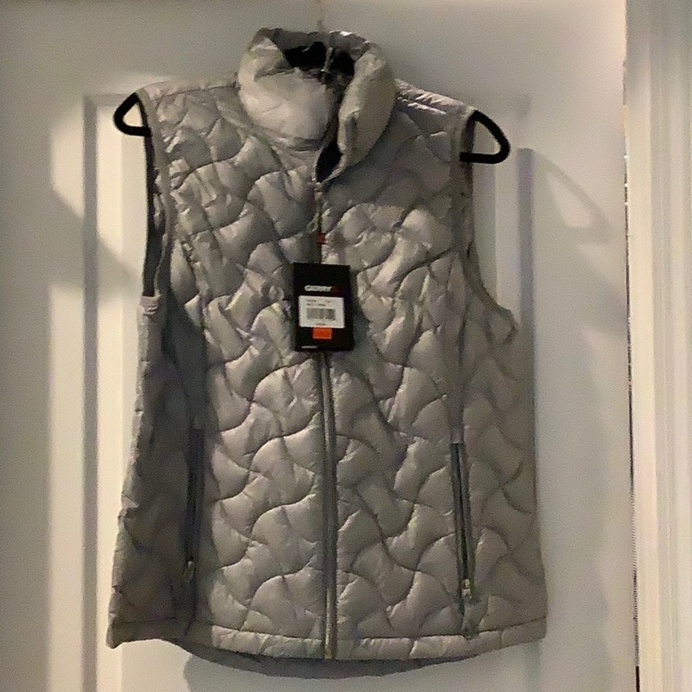 Puffer vest. Brand:Gerry. Size: Large color: Silver Herringbone
